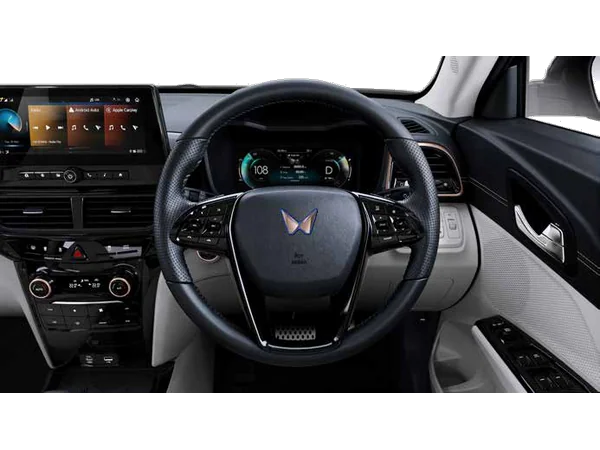 mahindra xuv 3xo ev xuv-3xo-ev-ax7-l-394-kwh-with-no-charger interior
